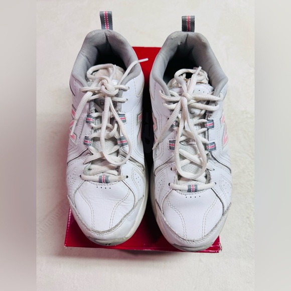 New Balance Women's 608 V5 Wide Fit Walking Shoes Size 9 - Picture 4 of 5